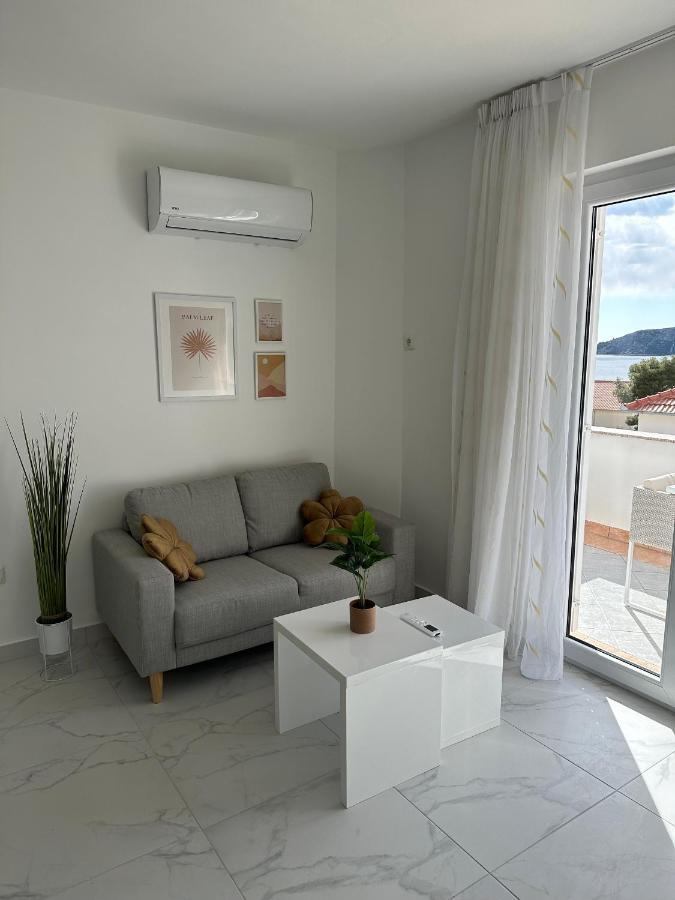 Seaside Apartments With A Swimming Pool Okrug Donji, Ciovo - 5244 Donji Okrug  Exterior foto
