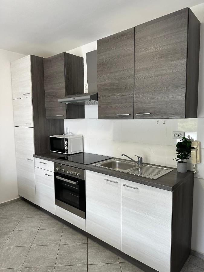 Seaside Apartments With A Swimming Pool Okrug Donji, Ciovo - 5244 Donji Okrug  Exterior foto