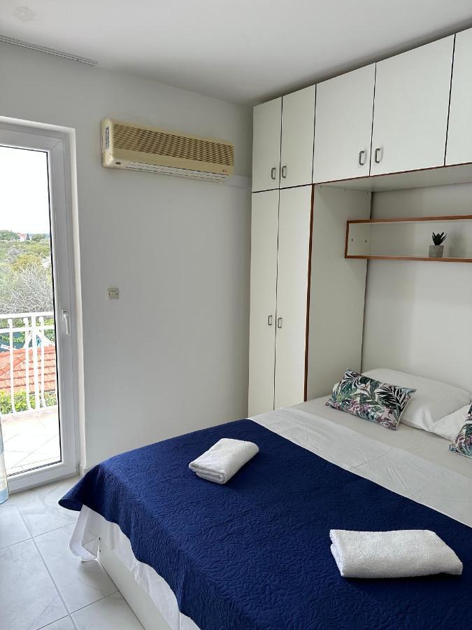 Seaside Apartments With A Swimming Pool Okrug Donji, Ciovo - 5244 Donji Okrug  Exterior foto