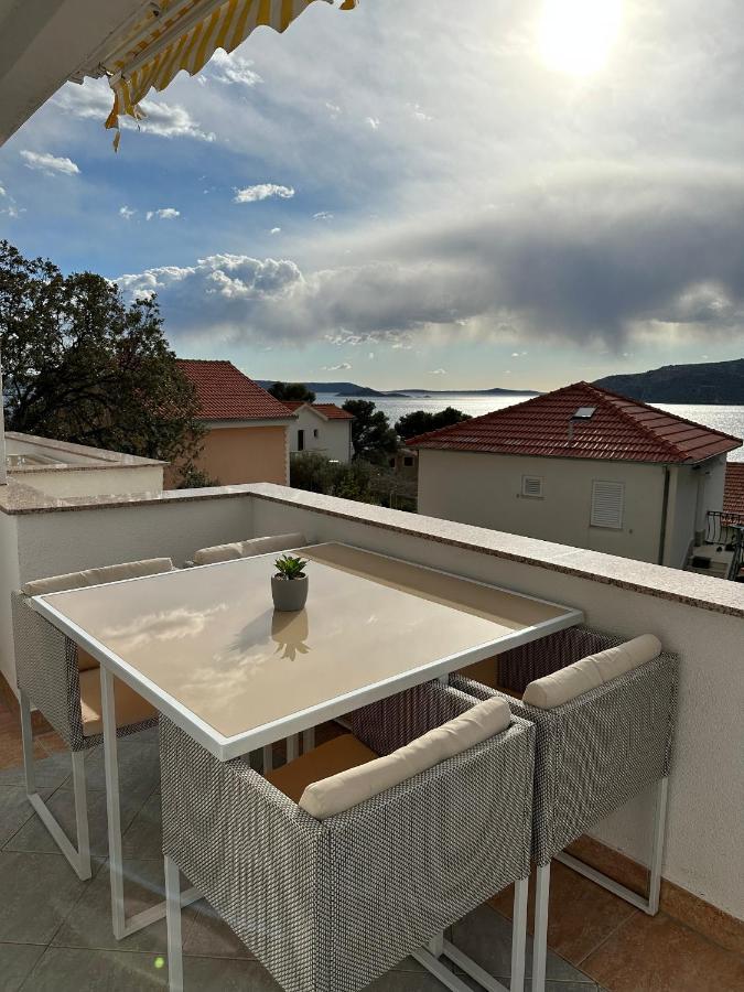 Seaside Apartments With A Swimming Pool Okrug Donji, Ciovo - 5244 Donji Okrug  Exterior foto