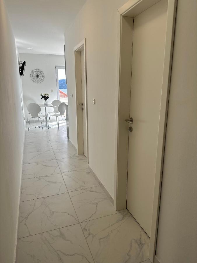 Seaside Apartments With A Swimming Pool Okrug Donji, Ciovo - 5244 Donji Okrug  Exterior foto