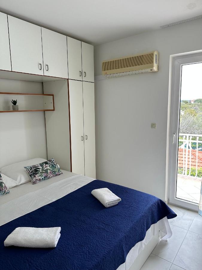 Seaside Apartments With A Swimming Pool Okrug Donji, Ciovo - 5244 Donji Okrug  Exterior foto